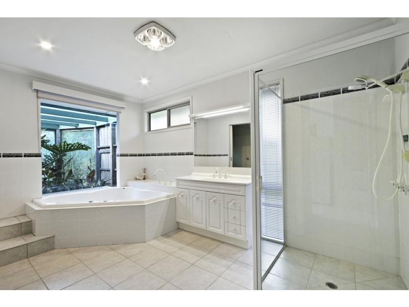 67 Fourth Avenue, Raymond Island VIC 3880