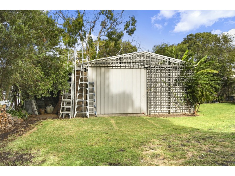 67 Fourth Avenue, Raymond Island VIC 3880