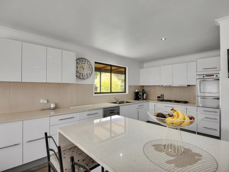 83 Twelfth Avenue, Raymond Island VIC 3880
