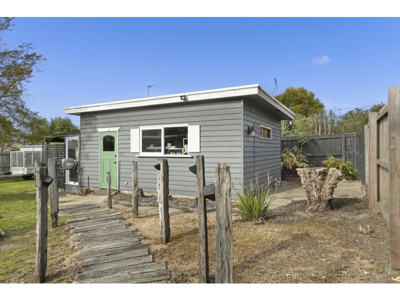 10 Canal Road, Paynesville VIC 3880