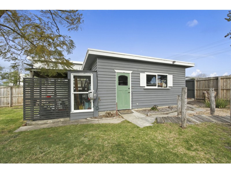10 Canal Road, Paynesville VIC 3880