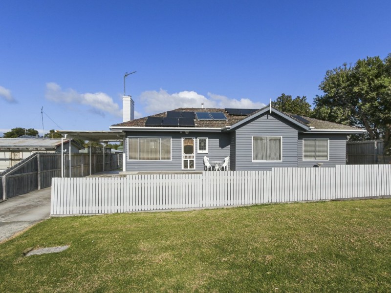 10 Canal Road, Paynesville VIC 3880