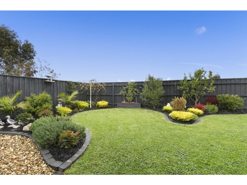 8 Ah Yee Place, Paynesville VIC 3880