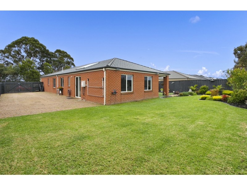 8 Ah Yee Place, Paynesville VIC 3880