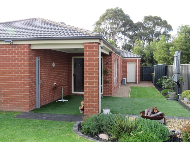 8 Ah Yee Place, Paynesville VIC 3880