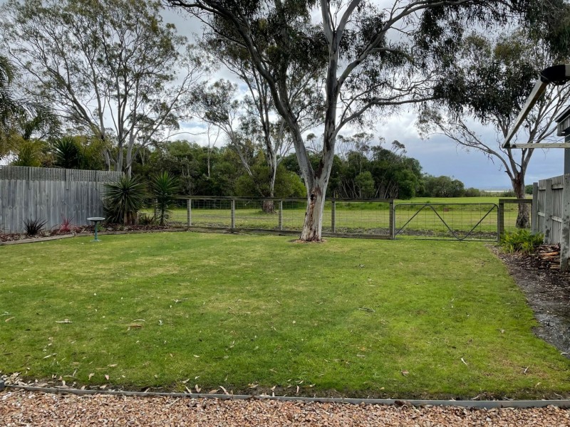 139 Bay Road, Eagle Point VIC 3878