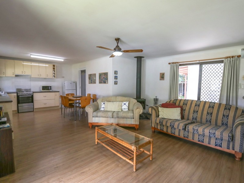 25 Eighth Avenue, Raymond Island VIC 3880