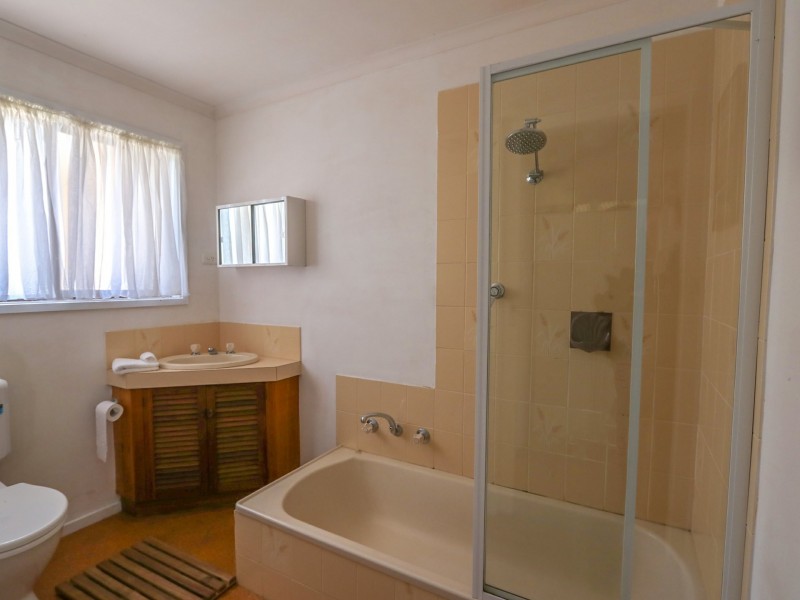 25 Eighth Avenue, Raymond Island VIC 3880