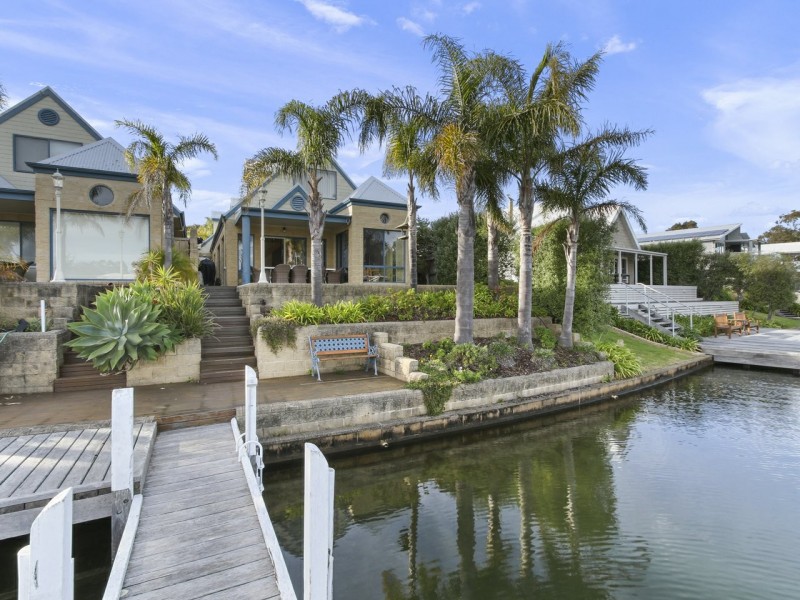 2/32 Aquarius Way, Paynesville VIC 3880