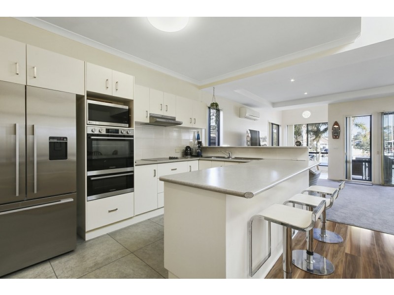 2/32 Aquarius Way, Paynesville VIC 3880