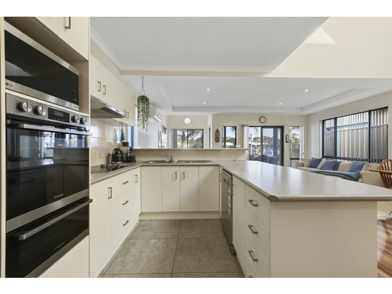 2/32 Aquarius Way, Paynesville VIC 3880