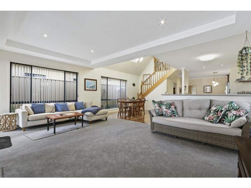 2/32 Aquarius Way, Paynesville VIC 3880