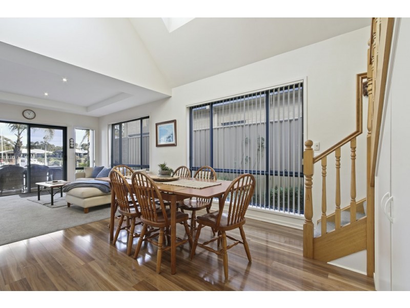 2/32 Aquarius Way, Paynesville VIC 3880