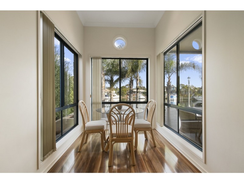 2/32 Aquarius Way, Paynesville VIC 3880