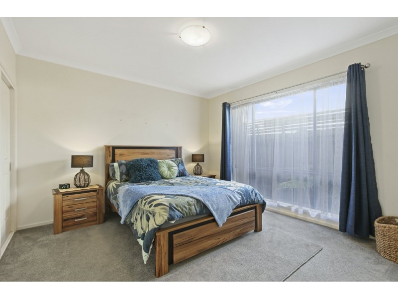 2/32 Aquarius Way, Paynesville VIC 3880