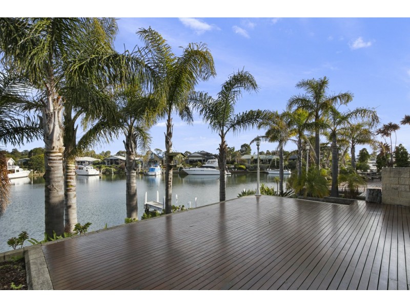 2/32 Aquarius Way, Paynesville VIC 3880