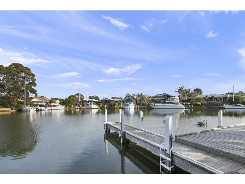 2/32 Aquarius Way, Paynesville VIC 3880