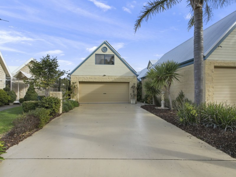 2/32 Aquarius Way, Paynesville VIC 3880
