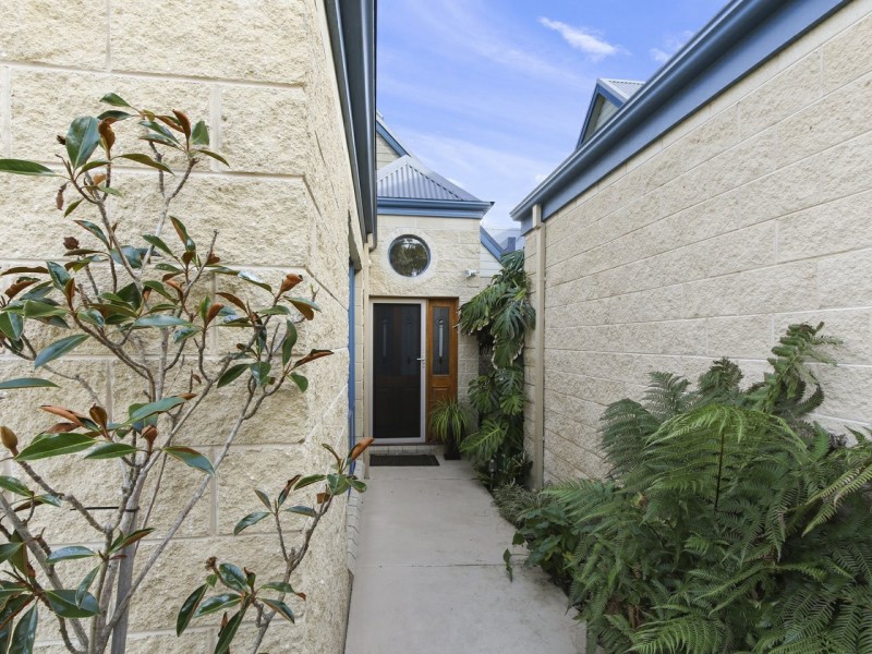 2/32 Aquarius Way, Paynesville VIC 3880