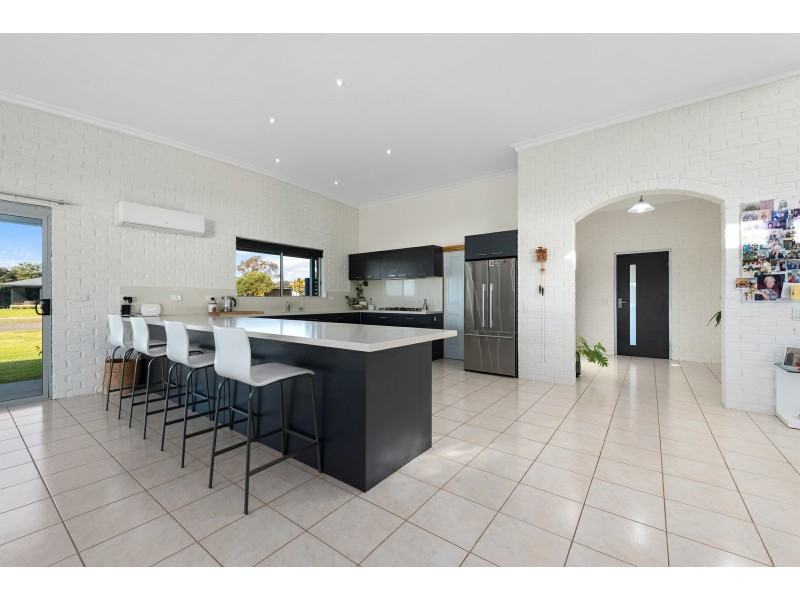 19 Lake Shore Drive, Newlands Arm VIC 3875