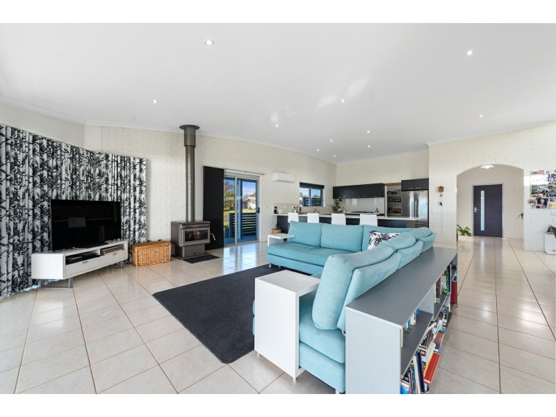 19 Lake Shore Drive, Newlands Arm VIC 3875