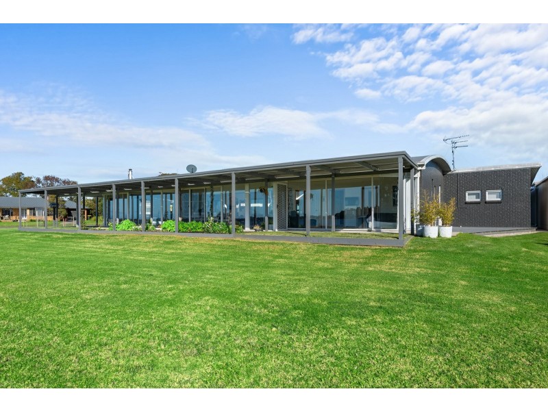 19 Lake Shore Drive, Newlands Arm VIC 3875
