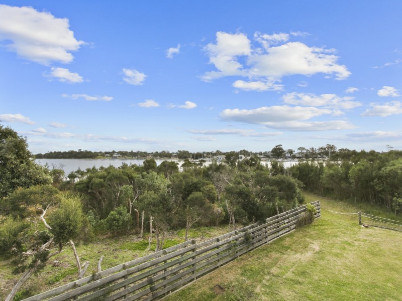 44-46 Fourth Avenue, Raymond Island VIC 3880