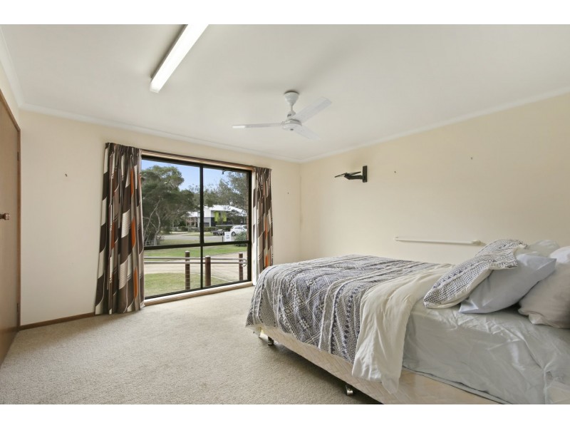 44-46 Fourth Avenue, Raymond Island VIC 3880