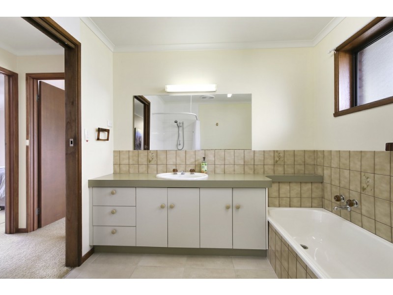 44-46 Fourth Avenue, Raymond Island VIC 3880