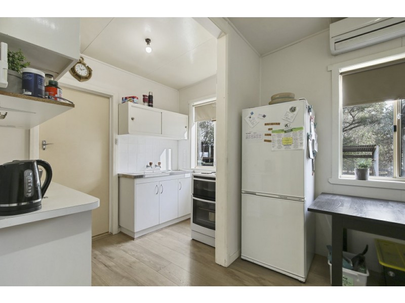 32 Fourth Avenue, Raymond Island VIC 3880