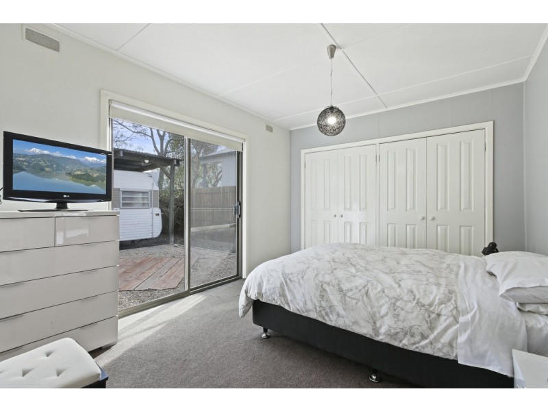 32 Fourth Avenue, Raymond Island VIC 3880