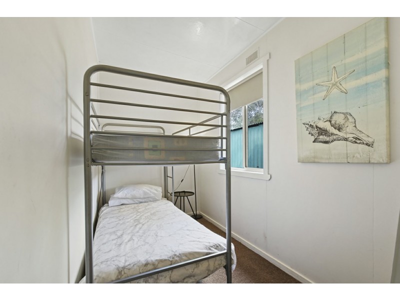 32 Fourth Avenue, Raymond Island VIC 3880