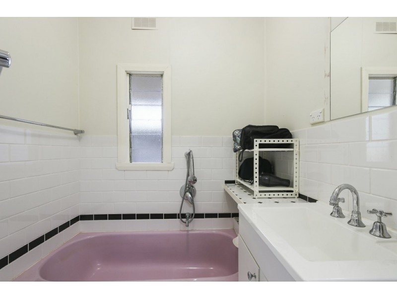 32 Fourth Avenue, Raymond Island VIC 3880