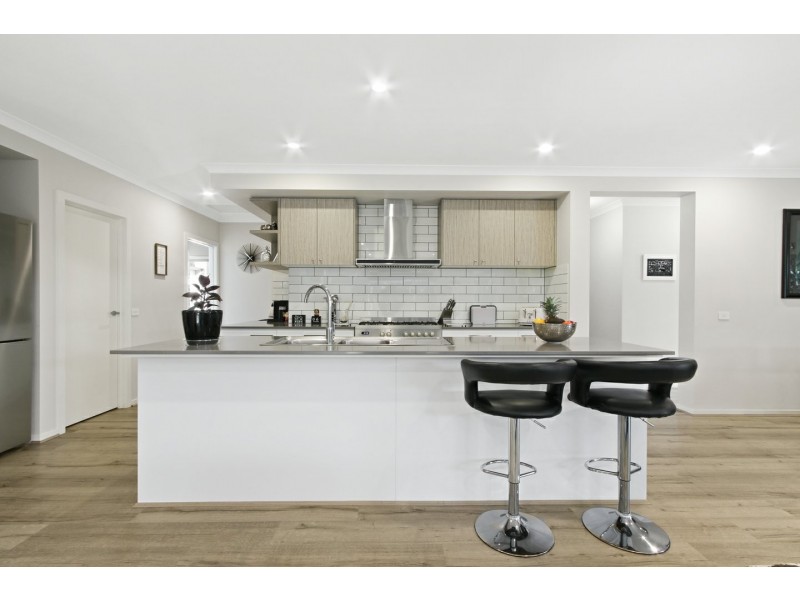 34 Aquabella Drive, Eagle Point VIC 3878