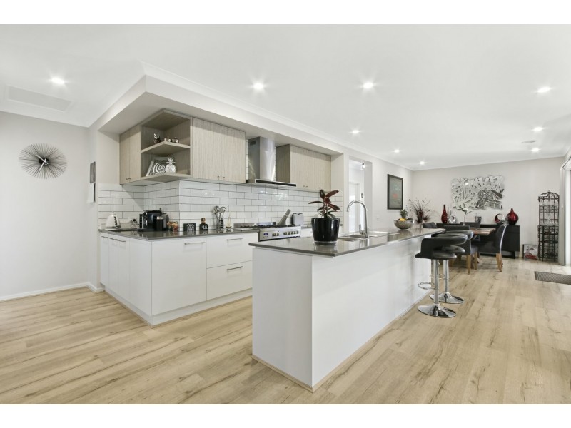 34 Aquabella Drive, Eagle Point VIC 3878