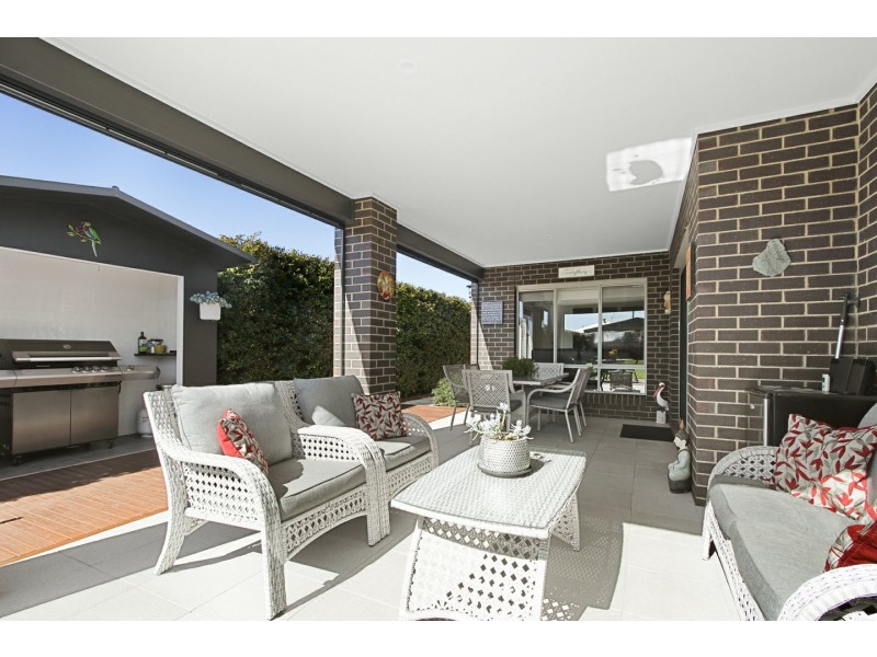 34 Aquabella Drive, Eagle Point VIC 3878