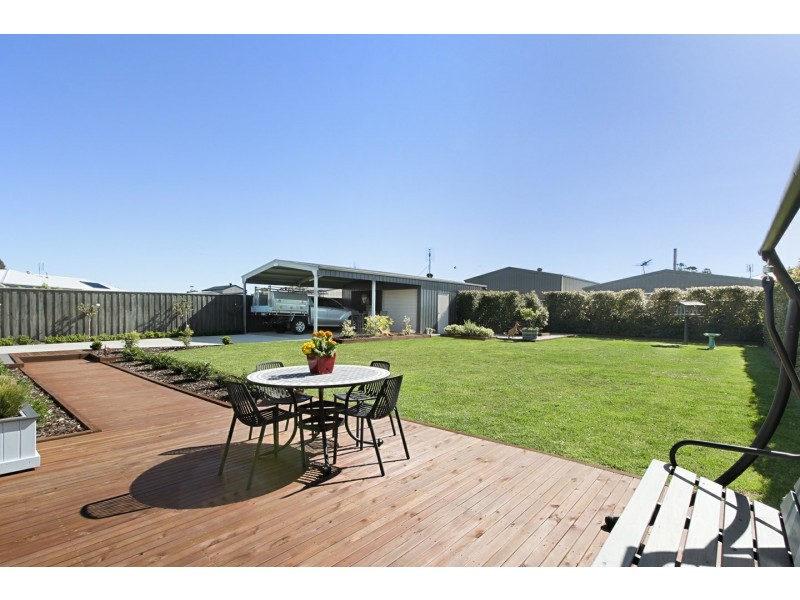 34 Aquabella Drive, Eagle Point VIC 3878
