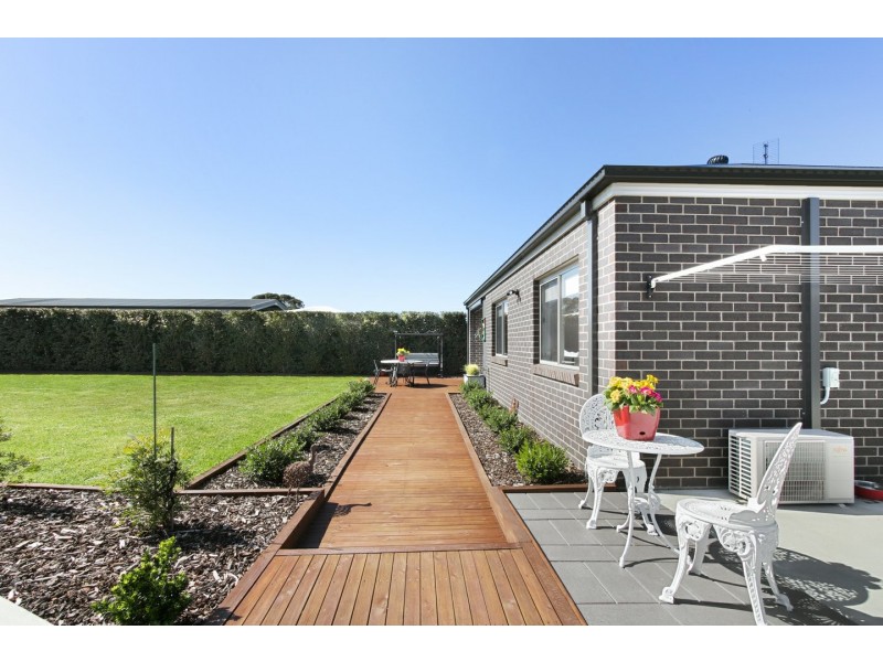 34 Aquabella Drive, Eagle Point VIC 3878