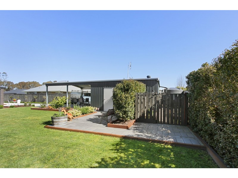 34 Aquabella Drive, Eagle Point VIC 3878