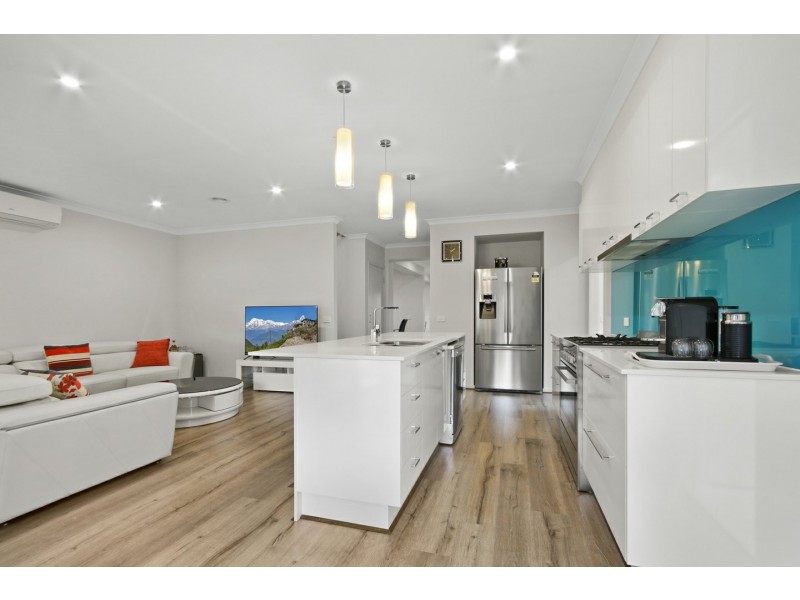 10 McMillan Grove, Paynesville VIC 3880