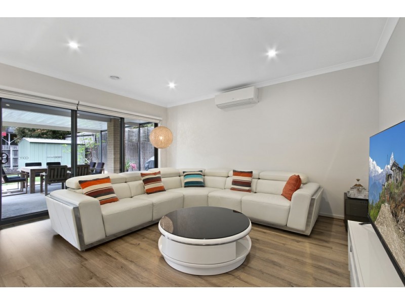 10 McMillan Grove, Paynesville VIC 3880