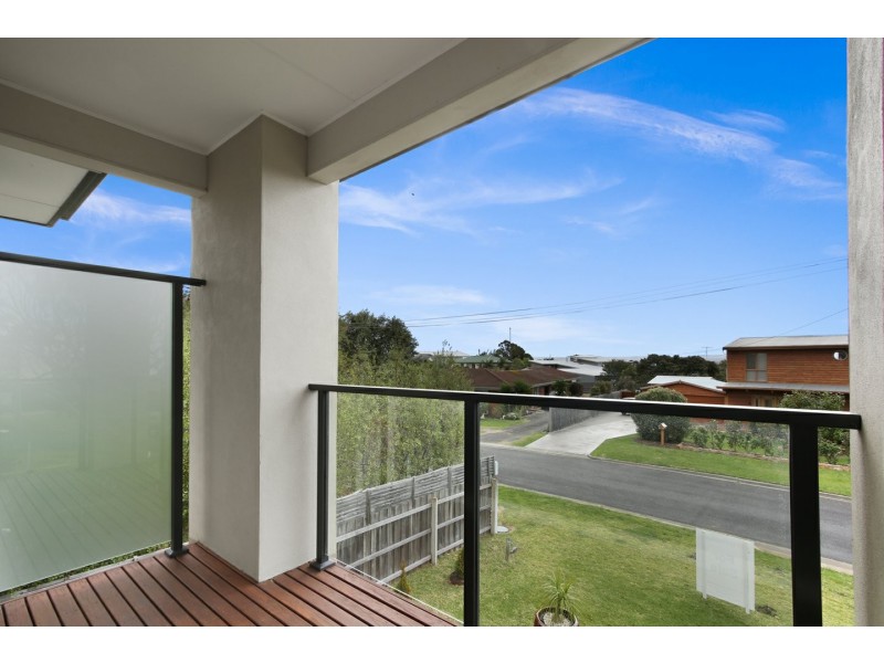 10 McMillan Grove, Paynesville VIC 3880