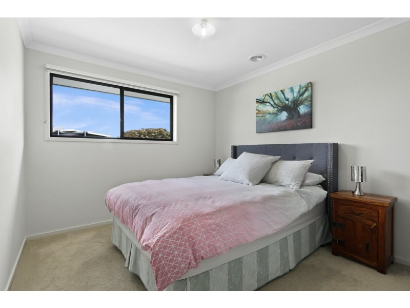 10 McMillan Grove, Paynesville VIC 3880