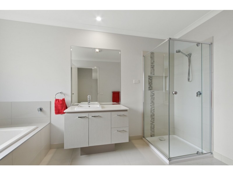 10 McMillan Grove, Paynesville VIC 3880