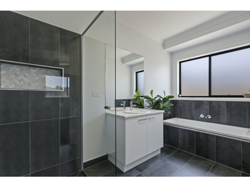 26 Aquabella Drive, Eagle Point VIC 3878