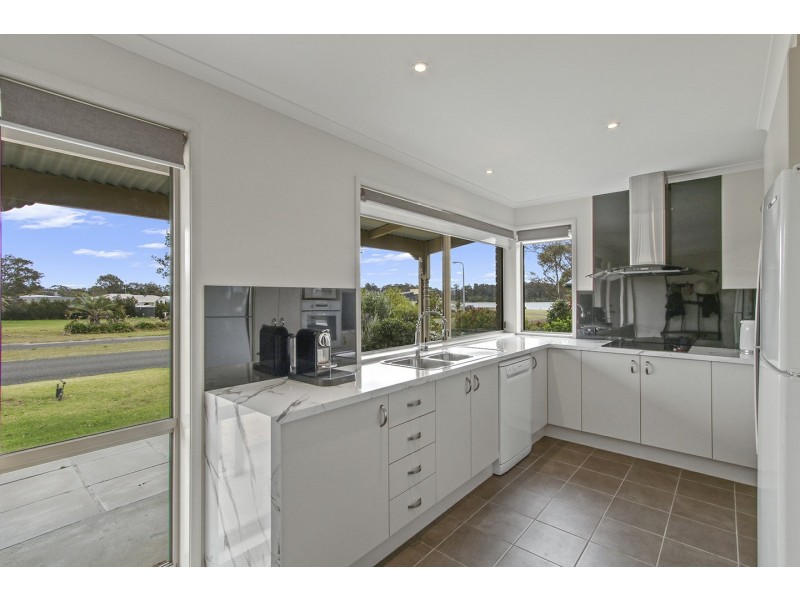 37 Lake Shore Drive, Newlands Arm VIC 3875