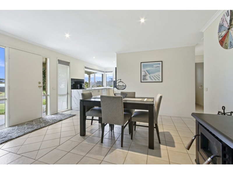 37 Lake Shore Drive, Newlands Arm VIC 3875