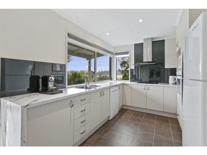 37 Lake Shore Drive, Newlands Arm VIC 3875