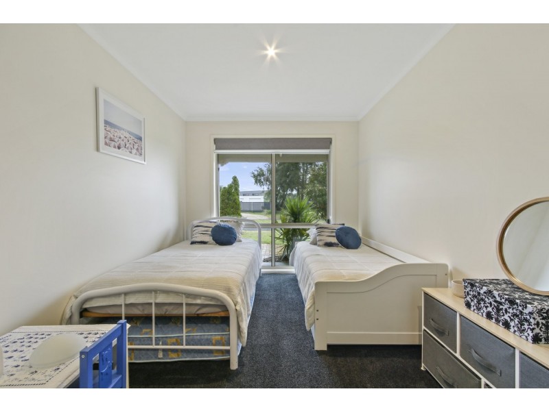 37 Lake Shore Drive, Newlands Arm VIC 3875