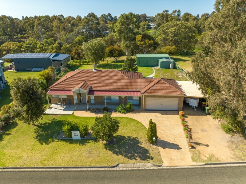 37 Lake Shore Drive, Newlands Arm VIC 3875